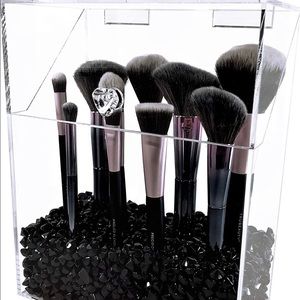 Makeup brush holder with lid